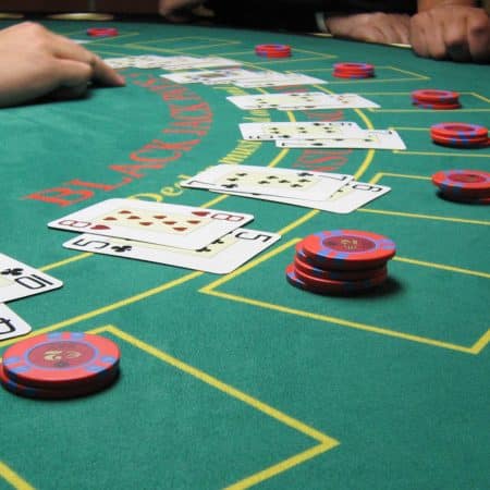 Learn How to Win at Blackjack – Helpful Tips & Advice