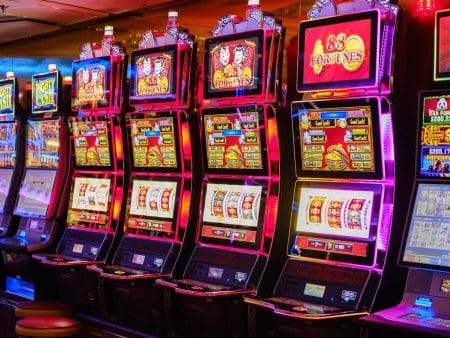 The Traditional Slot Machine versus the Advanced Slot Online Machine Game